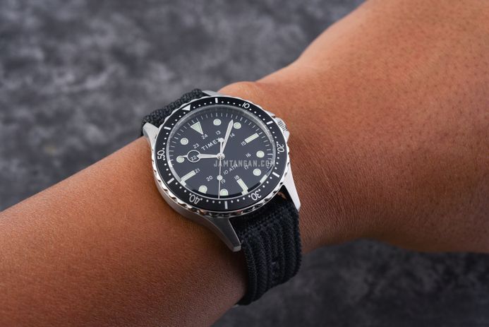 Jam Tangan Navi XL 41mm dengan Strap Fabric Slip-Thru TW2T75500
