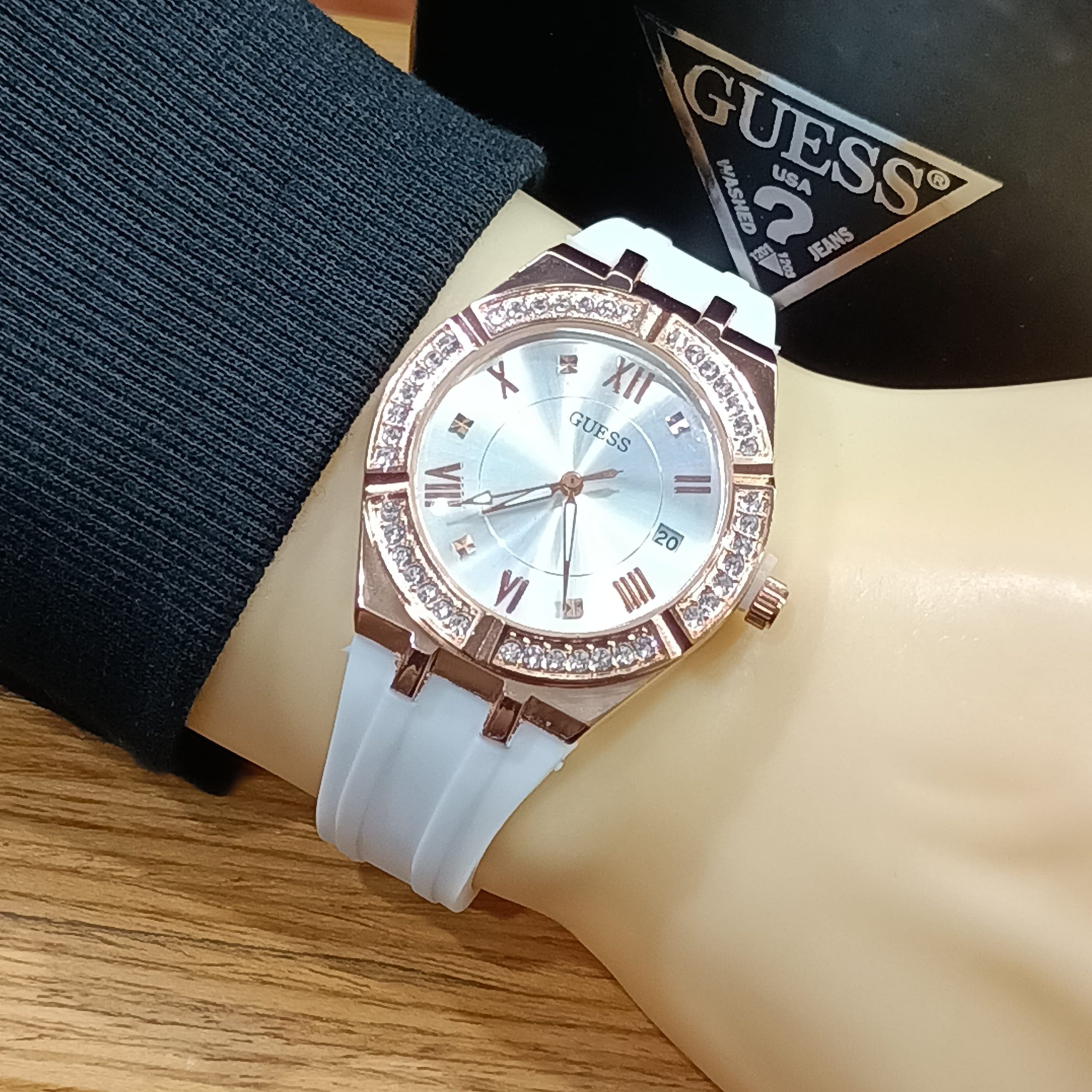 Jam Tangan Wanita Guess: Elegan dan Stylish untuk Penampilan Modern